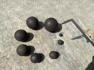 Grinding media balls from Gangyan, showcasing various sizes.