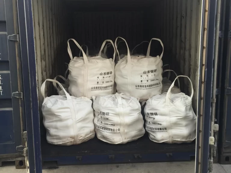 Remessa de bolas de moagem em big bags (FIBC) carregadas no contêiner